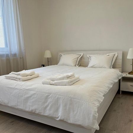 Elegant Escape Apartment I - City Centre Братислава Екстер'єр фото
