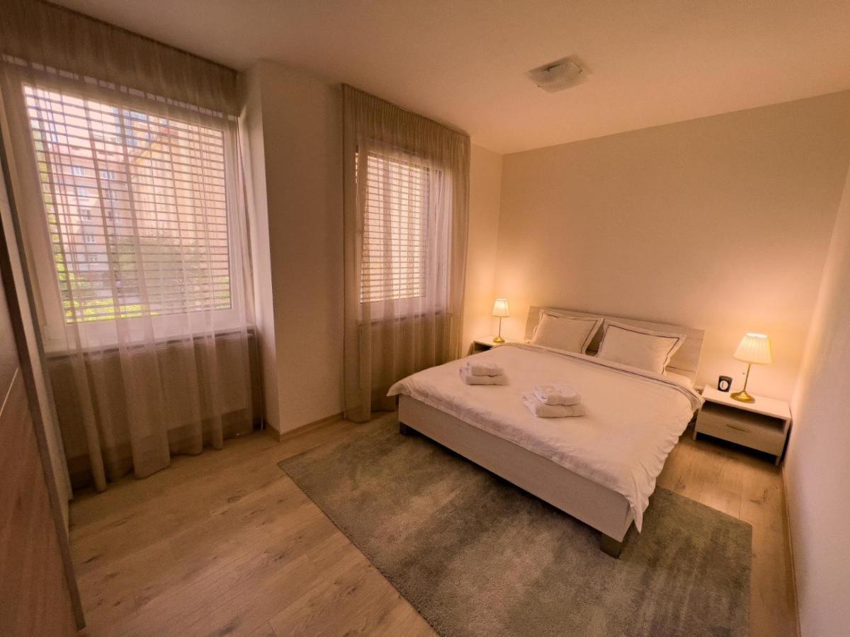 Elegant Escape Apartment I - City Centre Братислава Екстер'єр фото