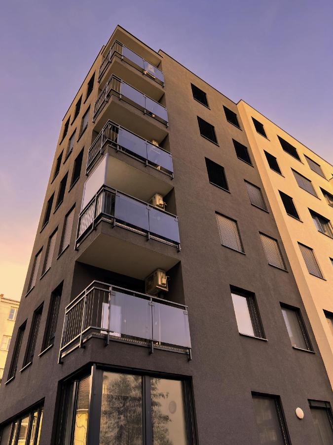 Elegant Escape Apartment I - City Centre Братислава Екстер'єр фото