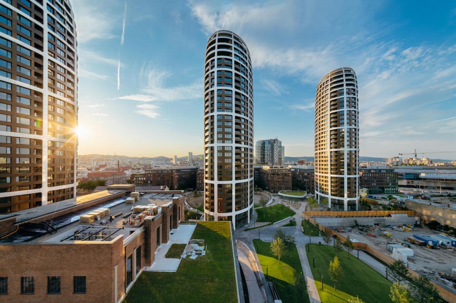 Elegant Escape Apartment I - City Centre Братислава Екстер'єр фото