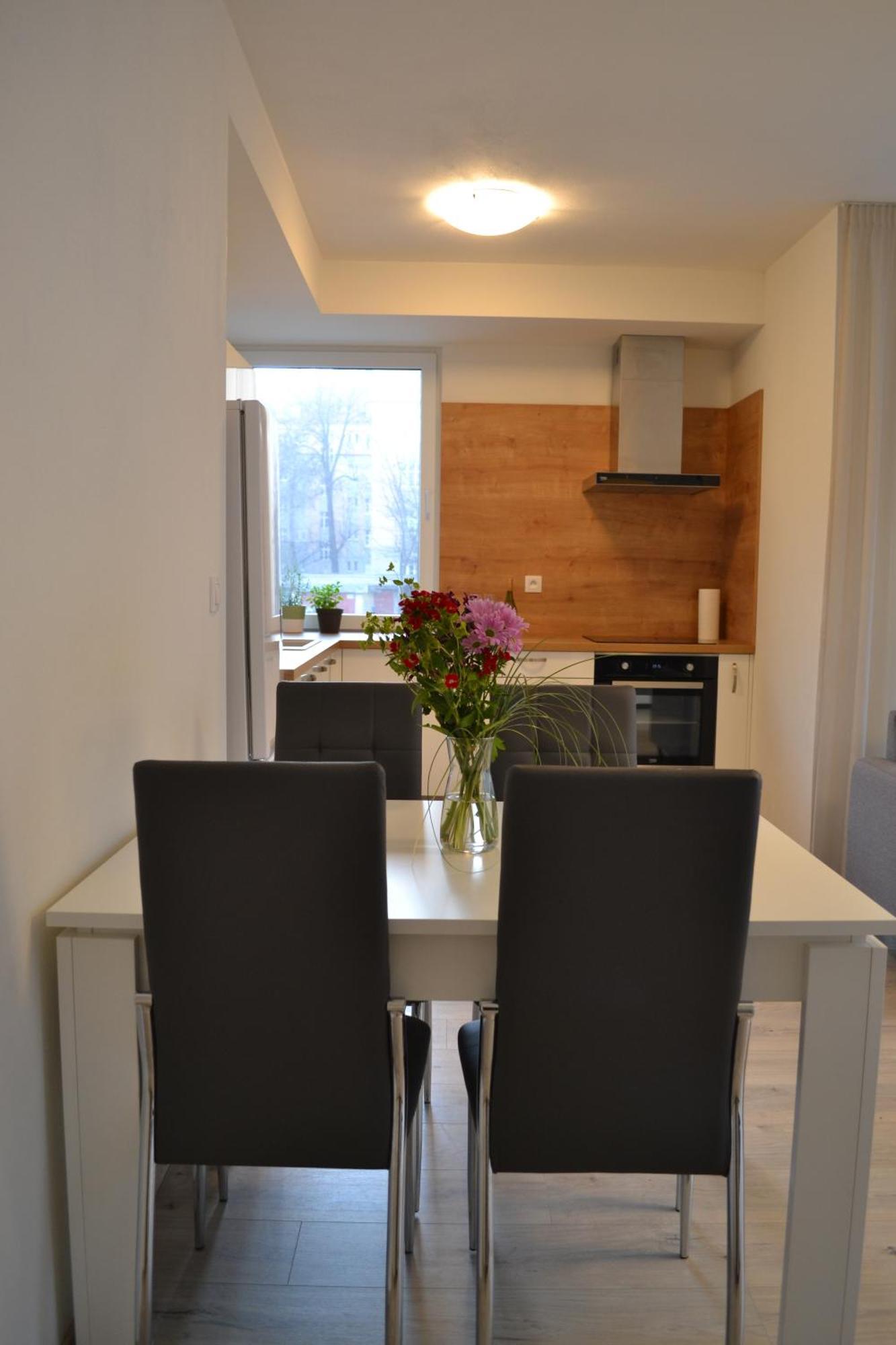 Elegant Escape Apartment I - City Centre Братислава Екстер'єр фото